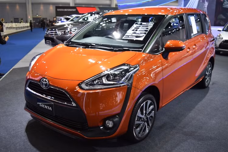 MPV 7 cho gia re Toyota Sienta chi tu 494 trieu dong