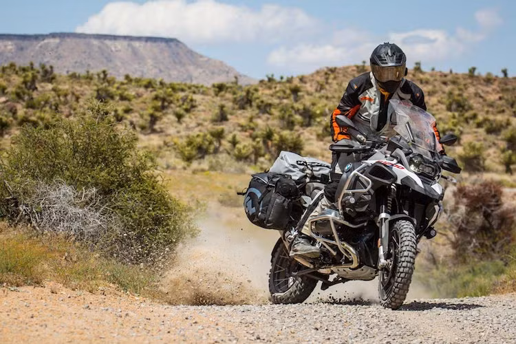 BMW R1200GS xDrive Hybrid sẽ được bán chính thức tại các thị trường đầu tiên trên Thế giới kể từ nửa sau năm nay. Giá bán của xe chưa được hãng xe môtô BMW công bố.