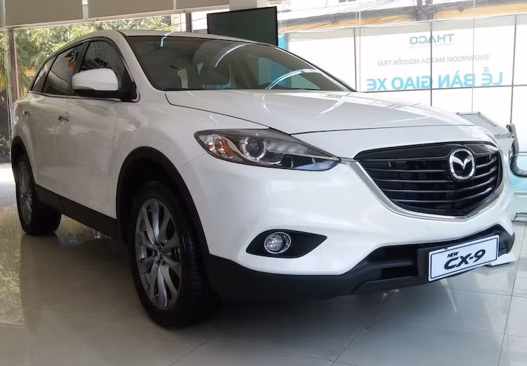 Trong cả năm 2016 vừa qua, Mazda tại Việt Nam chỉ bán được tổng cộng 76 chiếc CX-9 tại Việt Nam. Kể từ đầu năm tới nay, tình hình kinh doanh của CX-9 thậm chí còn "thảm hại" hơn khi chiếc xe thậm chí còn có doanh số bằng 0. Theo lý giải của các đại lý kinh doanh ôtô CX-9 thể cạnh tranh nổi với các đối thủ khi thiết kế không mới, các trang bị công nghệ nghèo nàn, đi kèm giá bán khá cao.