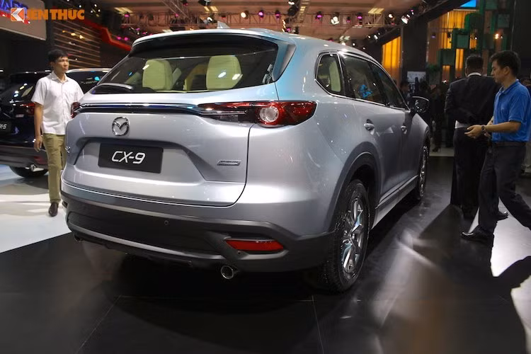 Dù đã "âm thầm" xuất hiện tại một số showroom Mazda trên cả nước và thậm chí là giao xe tới khách hàng nhưng hiện THACO Mazda vẫn chưa chính thức ra mắt CX-9 thế hệ mới, cũng như "khai tử" thế hệ cũ tại Việt Nam. Với thế hệ mới, CX-9 được kỳ vọng sẽ không lặp lại "vết xe đổ" của phiên bản cũ, dù doanh số của nó nhiều khả năng vẫn sẽ khó có thể đạt mức cao.