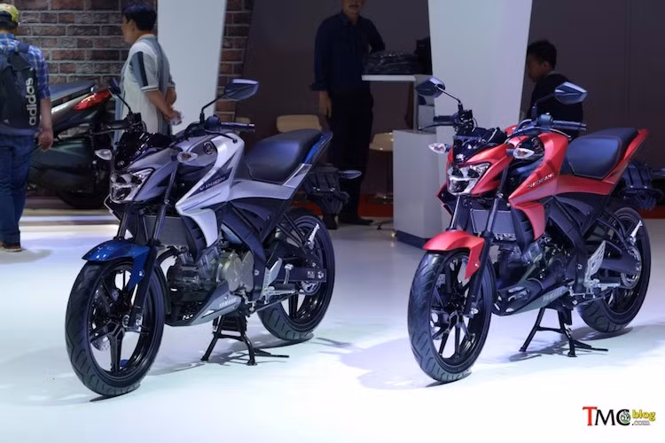 Tại triển lãm xe Quốc tế Indonesia vừa khai mạc, Yamaha đã chính thức ra mắt chiếc naked bike phân khối nhỏ Vixion 2017 thế hệ mới, hay chính là Yamaha FZ150i bản 2017. Ở lần nâng cấp mới nhất này, Vixion đã được Yamaha thiết kế lại hoàn toàn kiểu dáng, đồng thời còn có thêm phiên bản thể thao Vixion R mạnh mẽ hơn, cao cấp hơn.