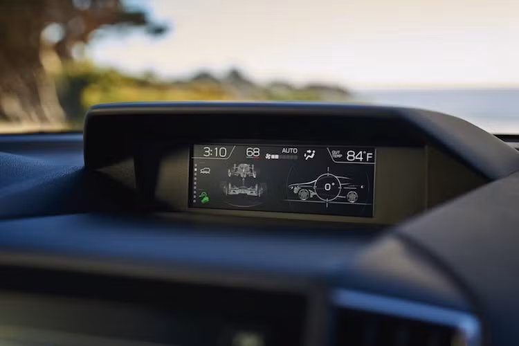 Hệ thống lái của Crosstrek thế hệ mới đã được Subaru tích hợp thêm chế độ phân bổ mô-men xoắn chủ động. Chế độ này sẽ kiểm soát động cơ, hệ dẫn động 4 bánh và phanh để hỗ trợ người lái kiểm soát chiếc xe khi phát hiện ra hiện tượng trượt bánh.