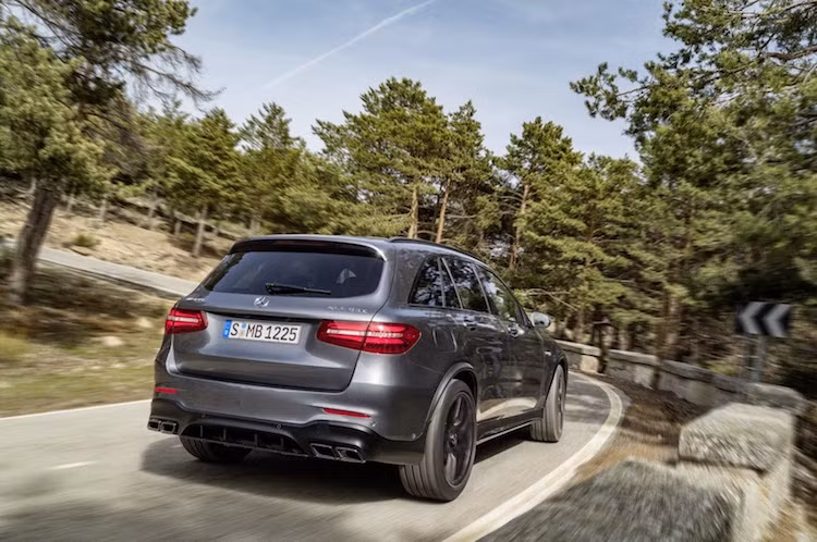 Tại triển lãm New York diễn ra vào giữa tháng 4/2017, Mercedes sẽ lần đầu trưng bày GLC 63 AMG trước công chúng. Tuy nhiên phải tới đầu năm 2018 chiếc xe mới bắt đầu được bán ra thị trường.