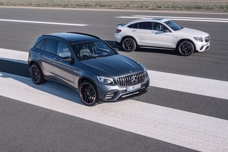 Trước khi được đổi tên thành GLC-Class, mẫu crossover cao cấp hạng D của Mercedes là GLK-Class chưa bao giờ có phiên bản hiệu năng cao G. Với thế hệ GLC mới nhất, Mercedes đã thay đổi điều này bằng chiếc Mercedes-AMG GLC 63 hoàn toàn mới, được bán với cả 2 phiên bản là bản thường cùng bản S và 2 kiểu thân xe wagon - coupe.