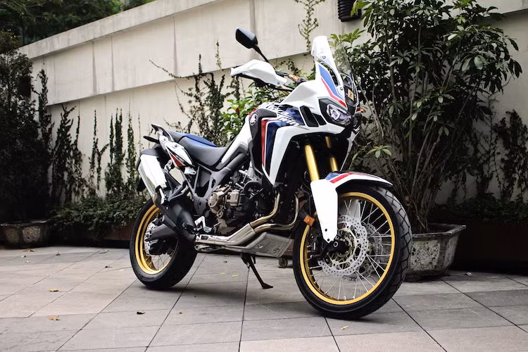 Mẫu môtô địa hình đường trường Honda Africa Twin DCT 2017 là một dòng sản phẩm mới của hãng và dựa trên thiết kế của mẫu xe thử nghiệm True Adventure xuất hiện tại triển lãm EICMA 2014. Được bán ra từ năm 2015, tên gọi của xe xuất phát từ chiếc chiếc Africa Twin XRV 750 được sản xuất từ 1989-2003. Thế hệ Africa Twin mới có tên mã CRF1000L.