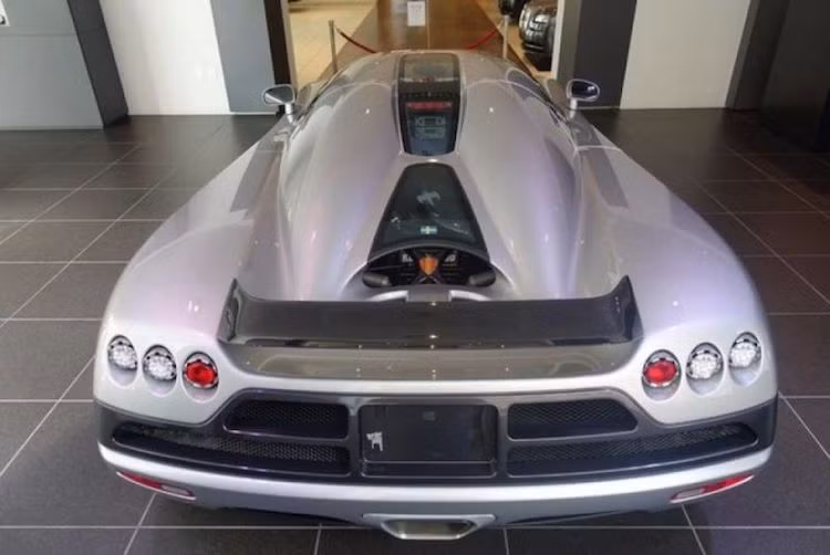 Cho tới khi dừng sản xuất dòng CCX vào năm 2010, Koenigsegg mới chỉ tạo ra được đúng 30 chiếc CCX bản thường. Chiếc CCX trong bài viết này được sản xuất vào năm 2008, nhưng vẫn có giá của Koenigsegg đời cũ này vẫn lên tới 1,495 triệu USD (tương đương 33,9 tỷ đồng).