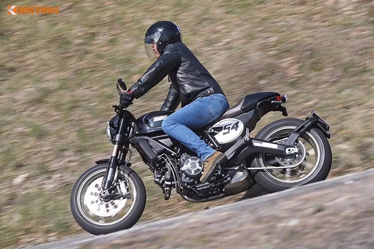 Trong năm thứ 2 tham gia triển lãm xe máy Việt Nam, hãng môtô Ý Ducati có thể sẽ chính thức ra mắt thế hệ naked bike mới Monster 797, bên cạnh đó là các phiên bản mới của Ducati Scrambler như Cafe Racer và Desert Sled.