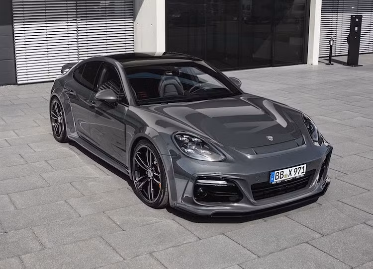Nhắc tới những hãng độ "chuyên trị" Porsche nổi tiếng, nhiều người yêu xe sẽ nghĩ ngay tới thương hiệu Techart từ Đức với các bản độ cực "khủng". Chỉ nửa năm sau khi dòng Panamera thế hệ mới được bán ra, Techart đã vừa công bố gói độ Grand GT cho phiên bản Porsche Panamera Turbo mới mạnh mẽ nhất, cao cấp nhất.