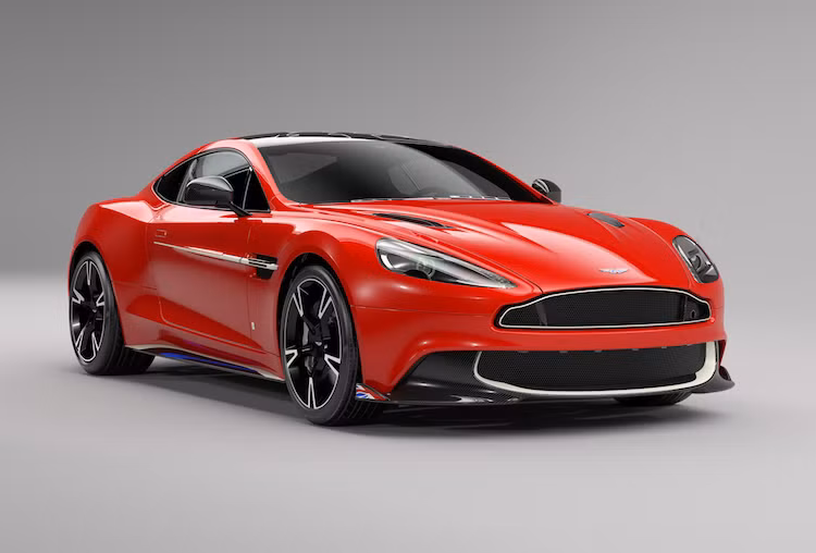 Được đặt hàng với số lượng nhỏ bởi một đại lý Aston Martin ở Cambridge - Anh Quốc, mỗi chiếc siêu coupe Aston Martin Vanquish S Red Arrow đều do bộ phận cá nhân hóa Q của Aston Martin chế tác. So với những chiếc Vanquish S thường, phiên bản đặc biệt này có các thay đổi nội và ngoại thất lấy cảm hứng từ dòng máy bay BAE Hawks thuộc đội bay biểu diễn Hoàng gia Anh.