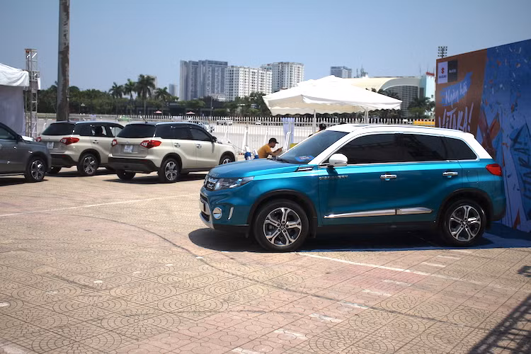 Tại buổi tọa đàm và qua khảo sát của Kiến Thức đối với các chủ xe, những người sử dụng cũng đã đưa ra những đánh giá ưu, nhược điểm của mẫu xe này trong quá trình sử dụng. Theo đa số chủ xe, những ưu điểm của Suzuki Vitara bao gồm trang thiết bị tốt trong phân khúc, kiểu dáng đẹp mắt, gầm cao, tiết kiệm nhiên liệu và dịch vụ chăm sóc khách hàng tốt.