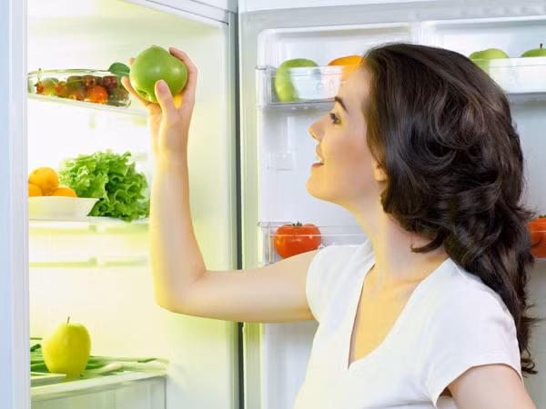 Chế độ ăn uống tốt cho sức khỏe sinh sản. Để chăm sóc tốt sức khỏe cũng như tăng cường khả năng tình dục thì chế độ ăn uống thích hợp và những thực phẩm qua khẩu phần ăn hàng ngày là vô cùng quan trọng. Bạn nên bổ sung các loại thực phẩm giàu sắt, các loại hạt và dầu thực vật...