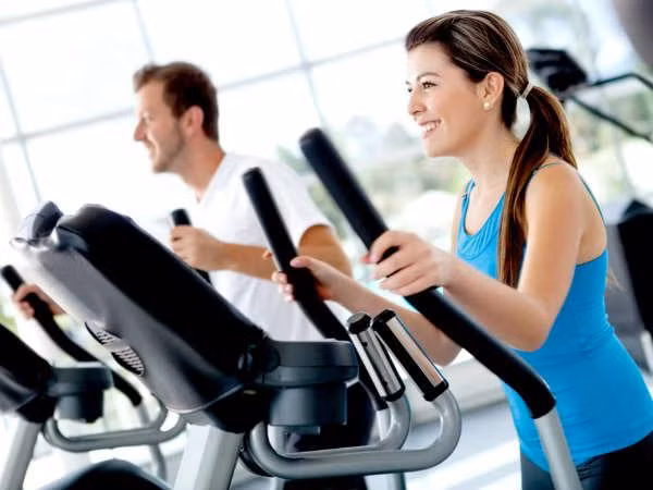 Tập cardio. Để giảm mỡ ở chân, mỗi ngày dành 60 phút tập luyện, bạn sẽ cảm thấy mỡ trong cơ thể bạn bị đốt cháy hiệu quả, do đó mỡ ở chân cũng bị tiêu đi.