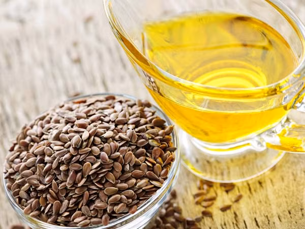 Dầu hạt lanh. Loại dầu này có tác dụng giống như dầu cá omega-3, tốt cho những người ăn chay. Ngoài việc cải thiện sức khỏe tim mạch, dầu hạt lanh cũng có tác dụng phòng ngừa ung thư đại tràng.