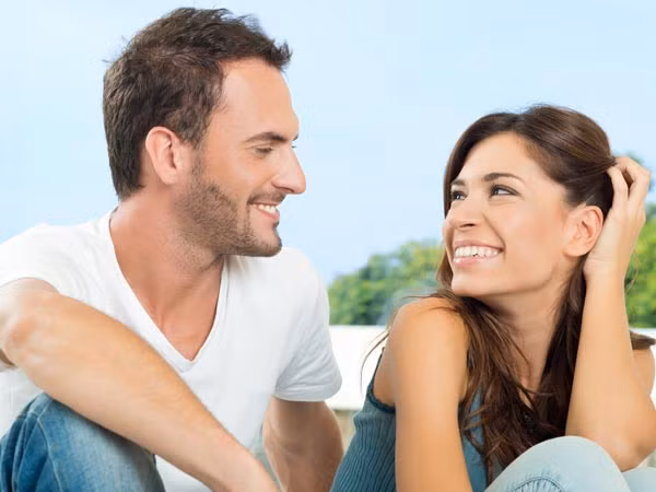Tình trạng mối quan hệ của bạn. Khi bạn trao "trinh tiết" cho người yêu, đó có thể là gia vị khiến cho tình yêu của 2 người trở nên mặn nồng hơn. Cả bạn và người yêu đều đã có những giây phút tan vào nhau khi chuyện đó xảy ra. Nếu chàng yêu bạn, chàng sẽ càng trở nên ngọt ngào hơn khi sau chuyện ấy, còn nếu chàng chỉ vì "chuyện ấy", vậy chứng tỏ anh ta không xứng với bạn, hãy coi như lần đầu tiên chính là "học phí" của cuộc đời bạn.
