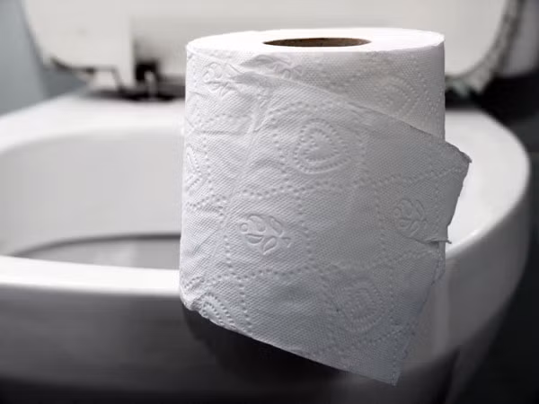 Không bao giờ được nhịn tiểu trước khi giao hợp là nguyên tắc quan trọng trong vấn đề vệ sinh khi quan hệ tình dục. Việc nhịn tiểu khiến nước tiểu tích tụ bên trong dẫn đến tích tụ vi khuẩn gây nhiễm trùng đường tiết niệu.