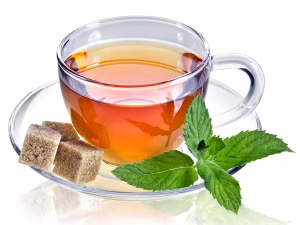 Trà lá thông. Loại trà này sẽ loại bỏ các mầm mống gây bệnh nhiễm trùng cũng như các vết bẩn trên răng miệng của bạn do hút thuốc lá. Trà làm từ lá thông cũng giúp sửa chữa, cải thiện sức khỏe của phổi và rất tốt cho trái tim, cổ họng của bạn.