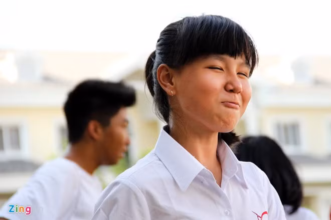 Ông Nguyên Phước Thành, bố Phương cho biết, ông rất vui vì con gái có môi trường học tốt. Sau khi đưa con lên TP HCM nhập học, ông trở về Trà Vinh. "Dù nhớ và thương con nhưng tôi cùng gia đình yên tâm khi nhìn thấy con được mọi người quan tâm, giúp đỡ", ông chia sẻ.