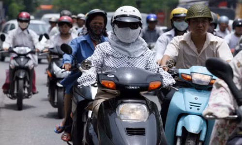 Thoi tiet Ha Noi hom nay: Ngay nang nong, dem mua rao