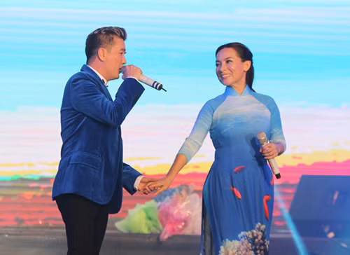 “Co dau 8 tuoi” Phi Nhung khien nguoi xem phat cuong-Hinh-3