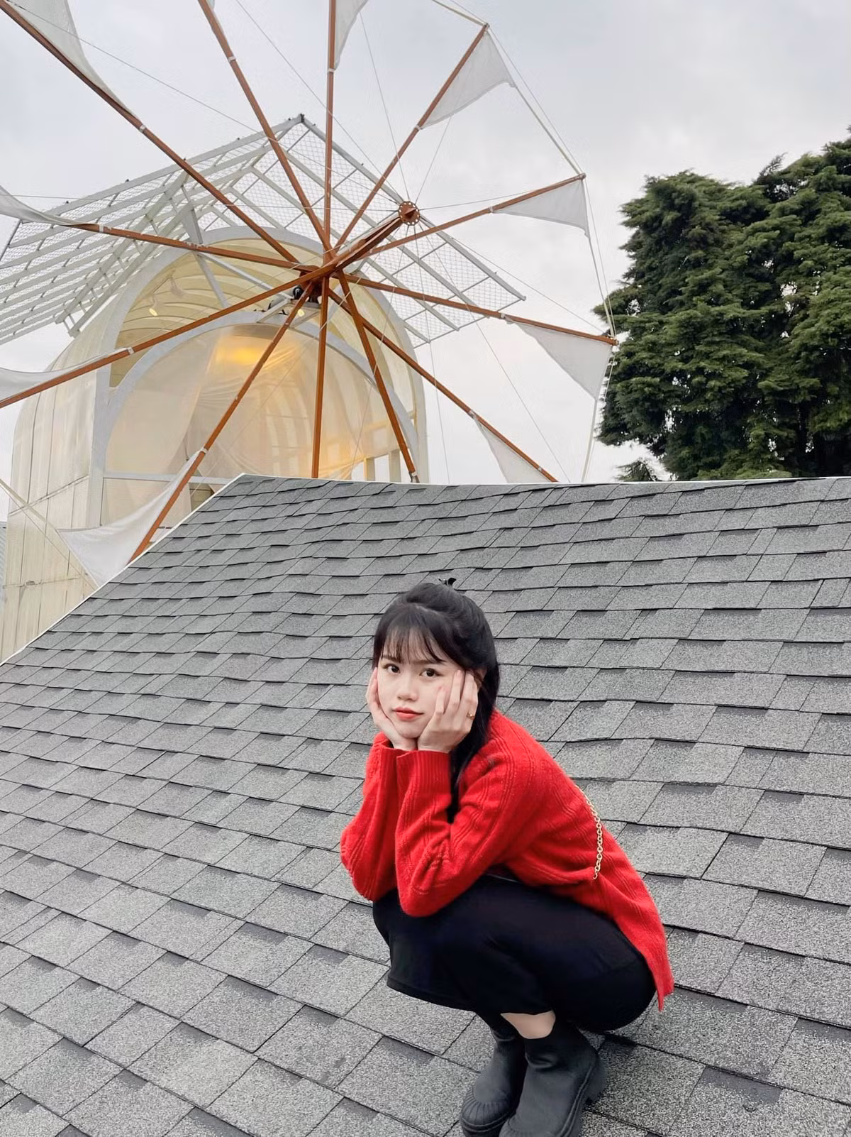 Không còn là cô nàng mũm mĩm với gương mặt bầu bĩnh, Huỳnh Anh đã gây ấn tượng với vóc dáng thon gọn, tự tin.