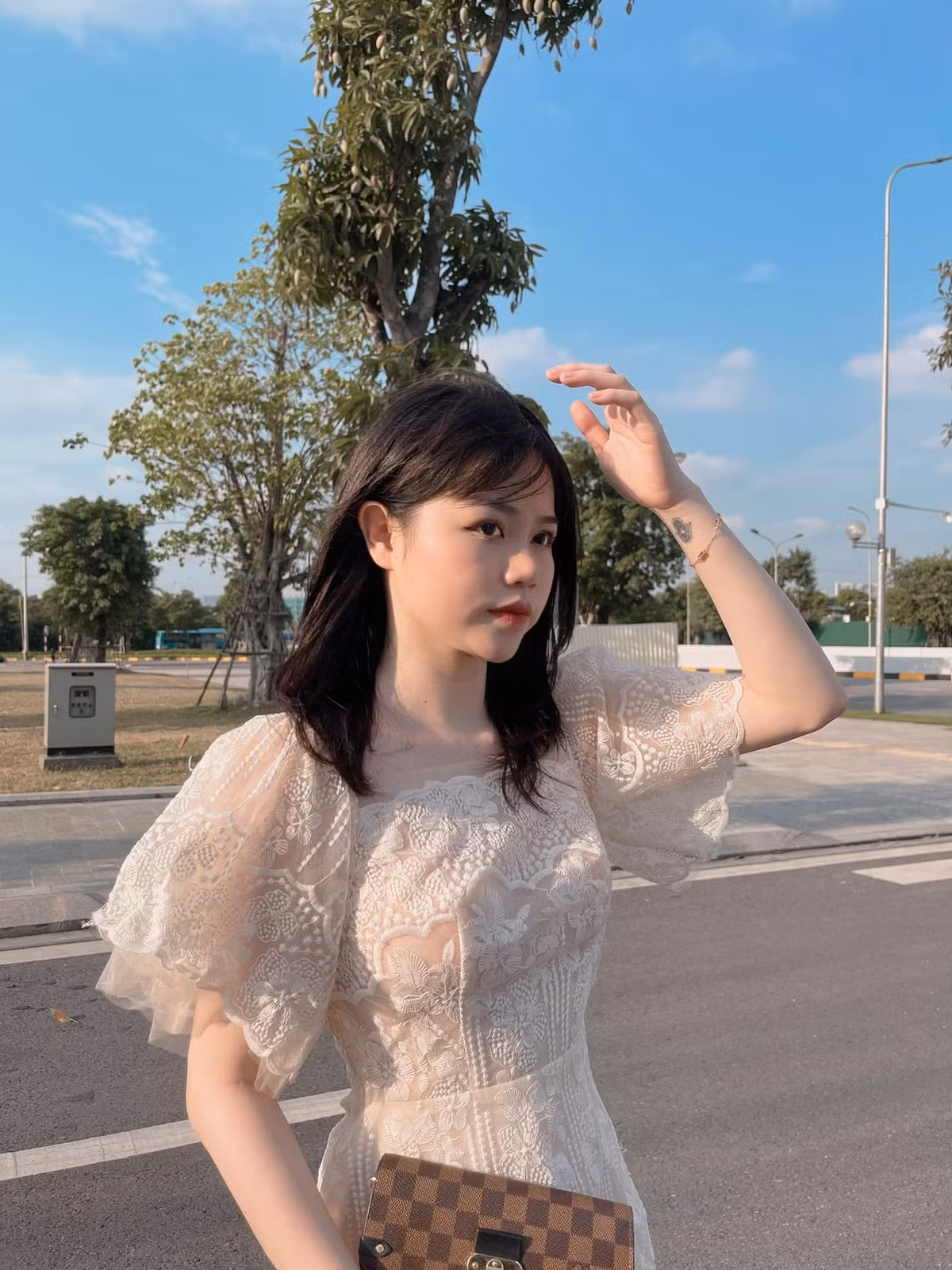 Gái xinh Nha Trang gần đây cũng thường xuyên khoe ảnh xinh tươi với làn da trắng ngần khiến người hâm mộ không khỏi ngưỡng mộ.