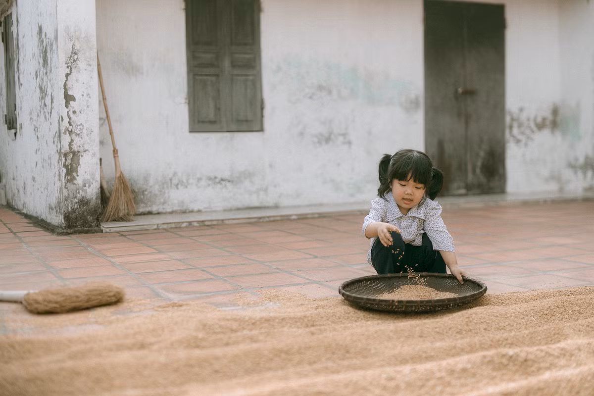 Bộ ảnh được chụp tại huyện Kiến Xương, tỉnh Thái Bình, nơi đây là quê hương gắn liền với những kỷ niệm tuổi thơ của anh Thiện.