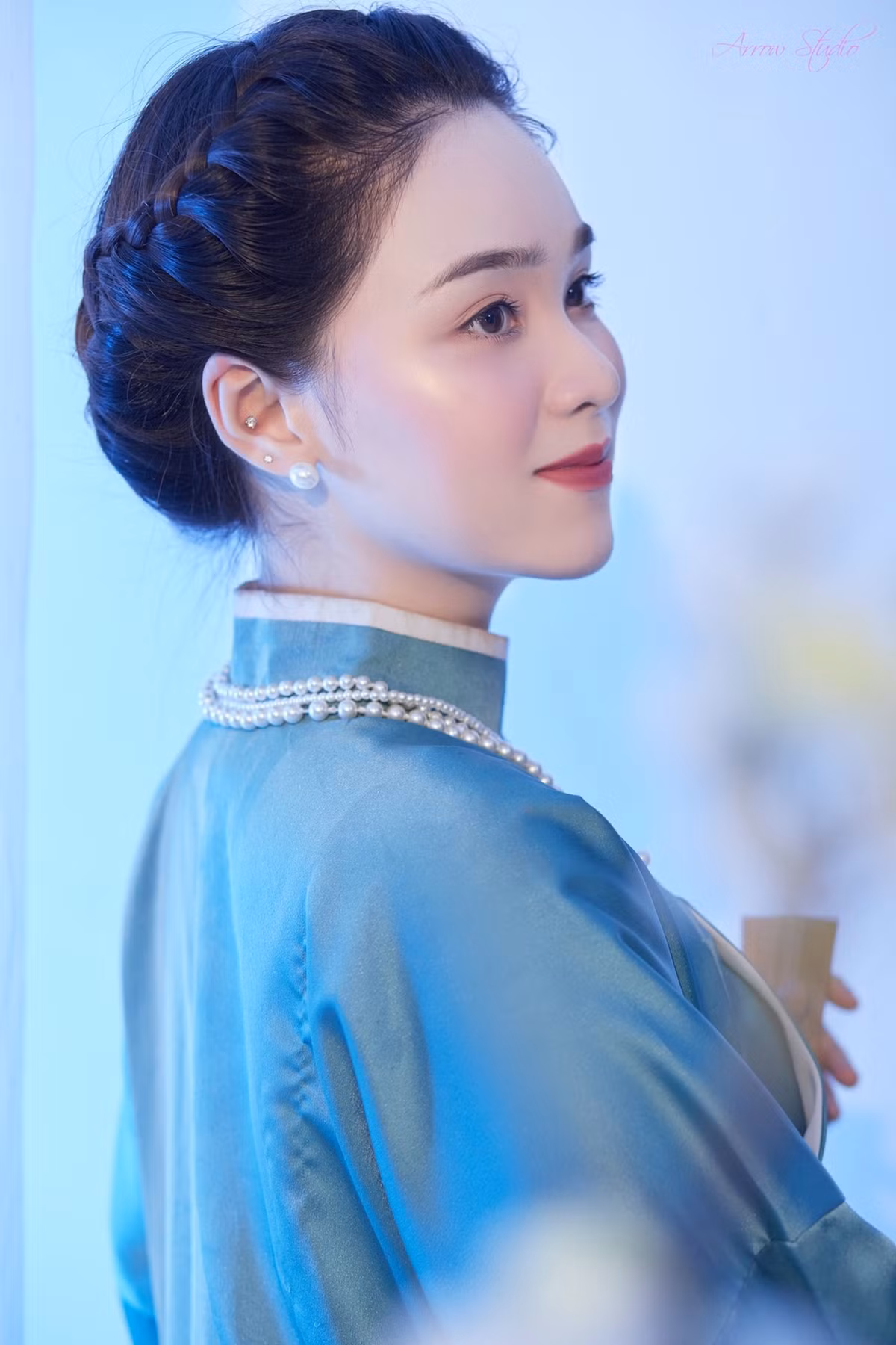 Mỗi bức ảnh của Ngọc Anh đều toát lên thần thái của một mẫu ảnh chuyên nghiệp. Đặc biệt cô gái này rất phù hợp với phong cách nhẹ nhàng, mộc mạc nhưng không kém phần cuốn hút.