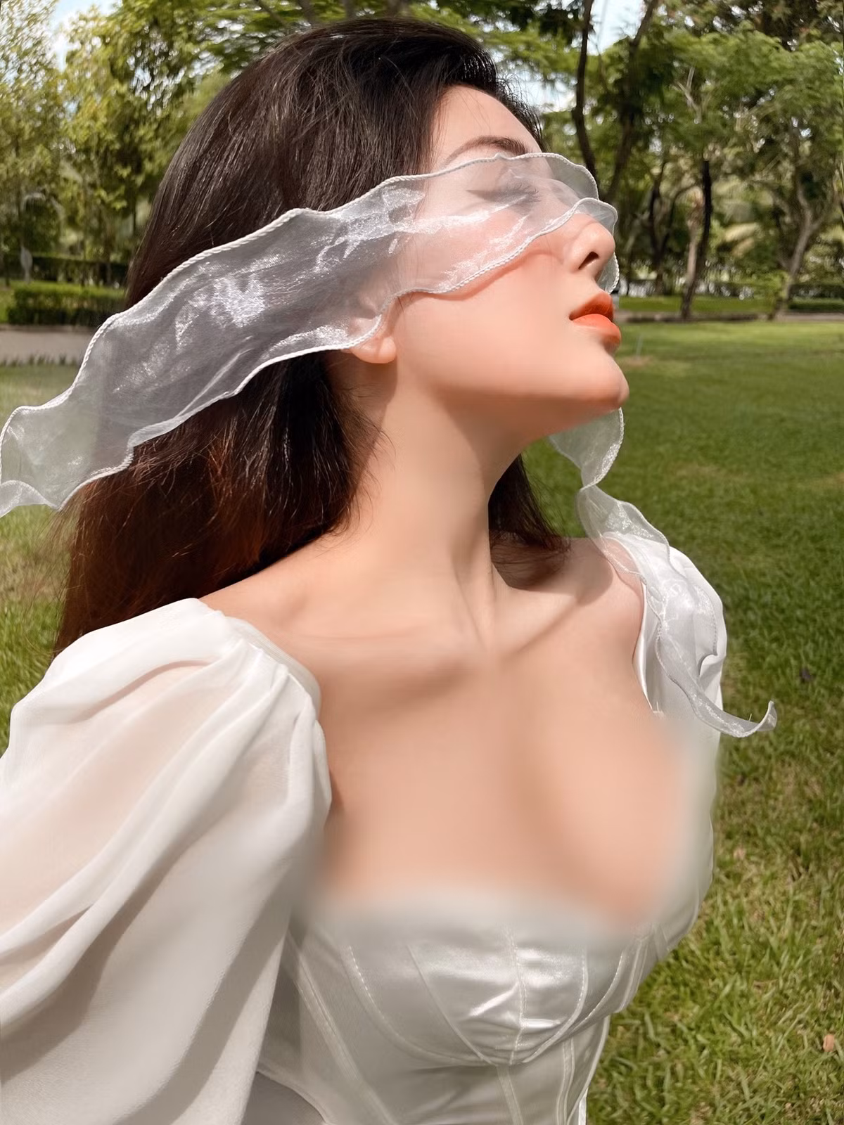 Thường ngày, Ngọc Trân sở hữu phong cách thời trang phóng khoáng, hiện đại. Bên cạnh đó hot girl Sài Gòn còn khéo léo lên đồ giúp tôn lên lợi thế vóc dáng tối đa.