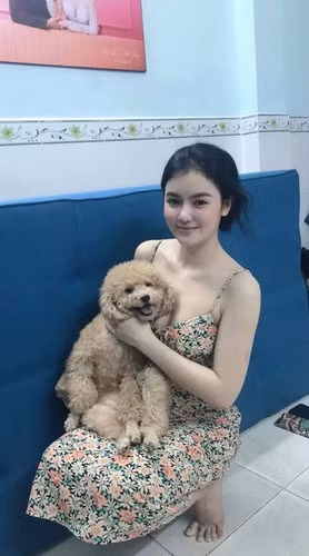 Dù đã vội khóa trang cá nhân sau khi đám cưới bị rò rỉ nhưng người đẹp này vẫn bị khui ra nhiều hình ảnh trong quá khứ.