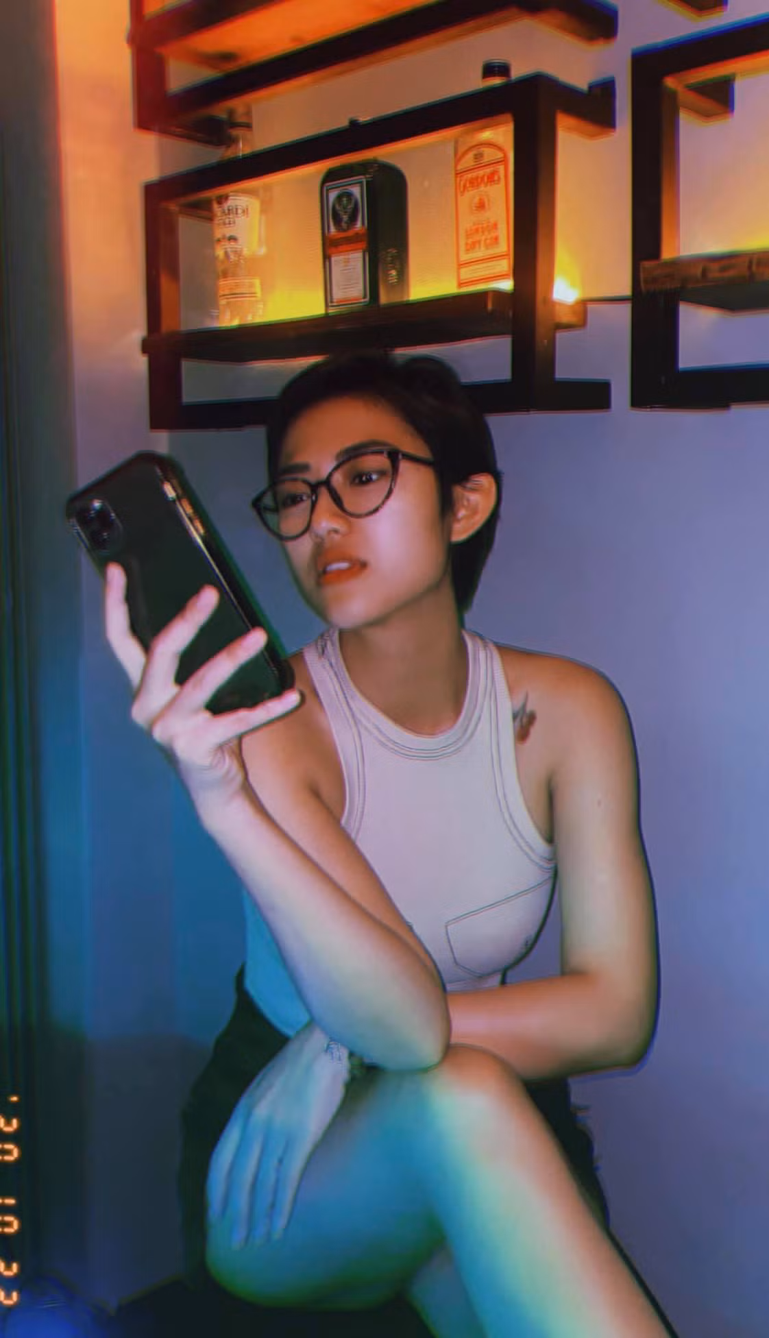 Sau khi khoảnh khắc này xuất hiện trên MXH, cư dân mạng hết sức xôn xao và khá choáng với hình ảnh táo bạo hiếm có ở Trang Cherry như vậy.