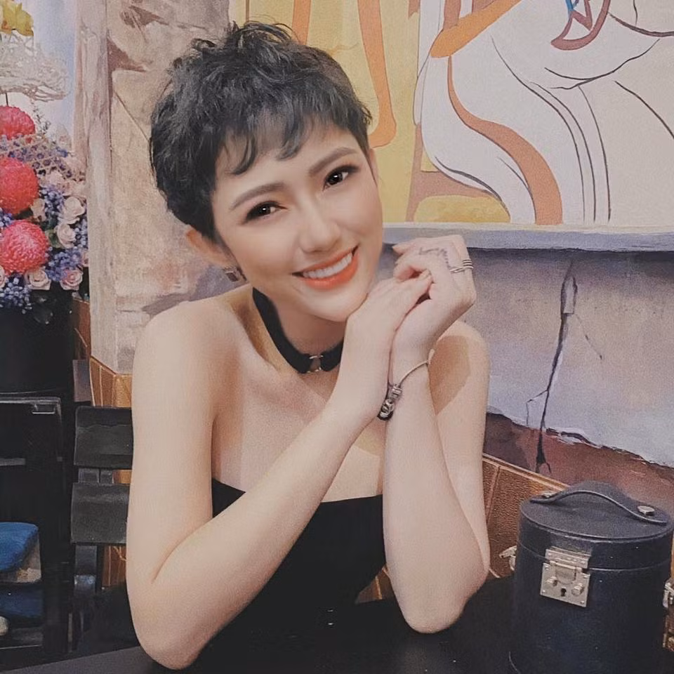 Trang Cherry nhận được những phản ứng tích cực của khán giả khi để tóc ngắn và có phong cách khá nổi loạn.