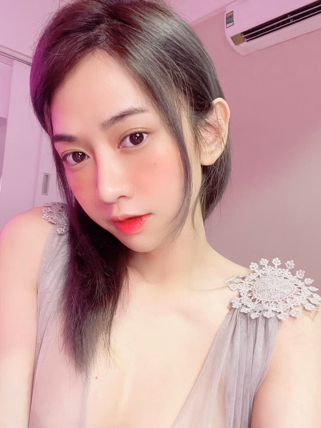 Các video của Lê Bống nhận về nhiều lượt xem và phản hồi, nhờ đó cô nàng cũng dần trở nên nổi tiếng trên mạng xã hội.
