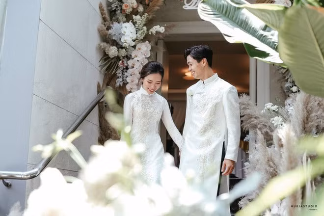 Người hâm mộ bóng đá đang đứng ngồi không yên chờ ngày Công Phượng và Viên Minh chính thức lên thiên chức mới sau nửa năm kết hôn.