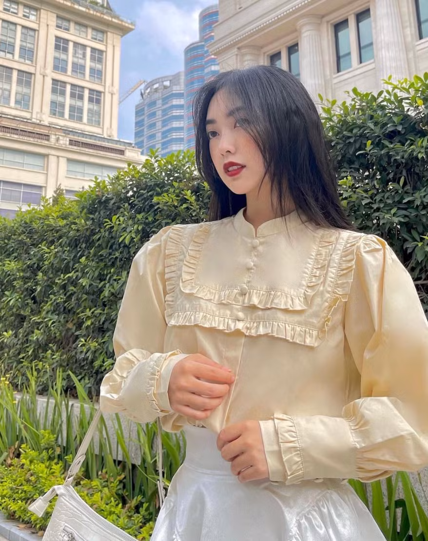 Mối tình của họ không chỉ được hâm mộ bởi sự yên bình, không thị phi, mà nhan sắc của nàng WAG Mai Hà Trang còn được nhận xét xinh đẹp hơn người.