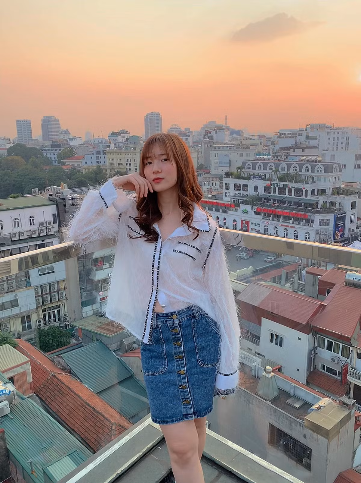 Những hình ảnh được bà xã JustaTee khoe trên mạng xã hội thời gian qua đủ để thấy cô nàng vẫn xinh đẹp, thời thượng như ban đầu bất chấp cả mang bầu hay đã là mẹ hai con.