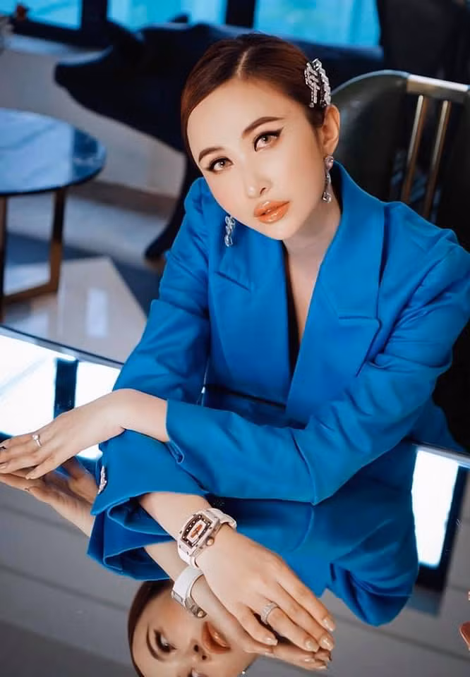 Khi Mina phát hiện Minh Nhựa qua lại với một cô nàng hot girl, thì Mina đã bỏ đi, tuyên bố chia tay. Sau sự kiện đáng nhớ ấy, Mina Phạm đã chịu làm hòa và quay về bên chồng. Ảnh: Tổng hợp