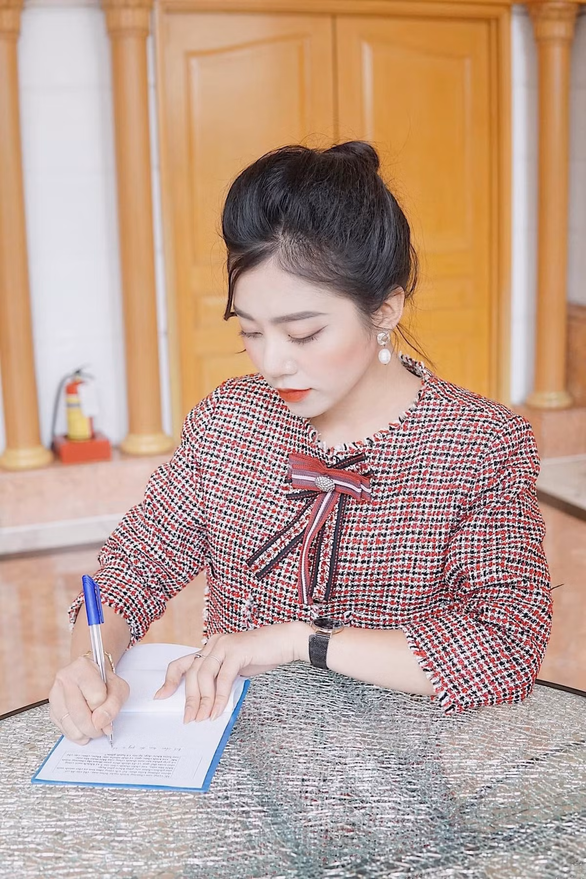 Vũ Hà Anh Thư là MC nhiều chương trình của Đài Truyền hình Việt Nam như Vì sức khỏe người Việt (VTV2), S Việt Nam (VTV1), Ẩm thực đường phố (VTV3)… Cô cũng tham gia giảng dạy, đào tạo MC.