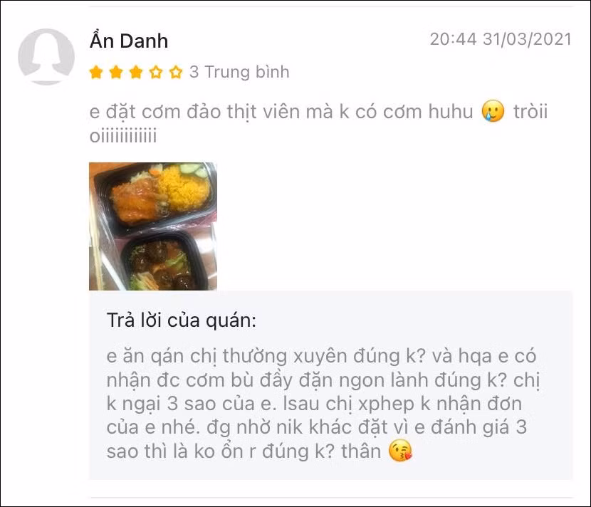 Bất cứ khách hàng nào đánh giá không tốt về quán cơm đều bị trả lời lại một cách khó hiểu và đầy thách thức.