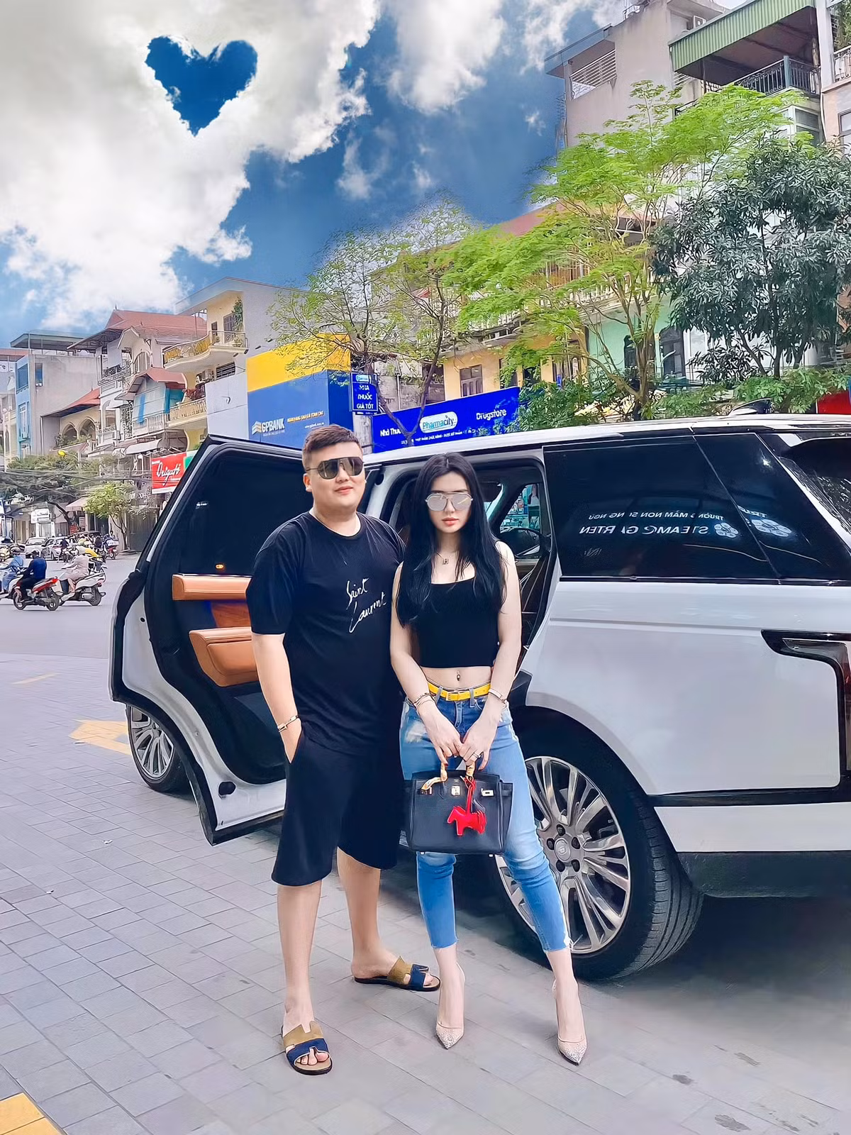 Trên trang cá nhân, Thùy Dương thường đăng tải nhiều hình ảnh check - in bên xế hộp "xịn", sắm đồ hiệu hàng loạt, đi du lịch những nơi sang chảnh,...