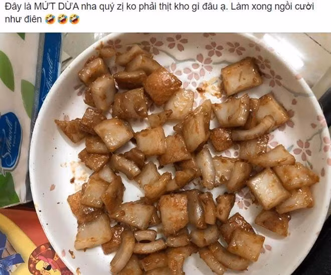 Hay món mứt dừa có màu nâu cánh gián giống hệt một đĩa thịt kho. Ảnh: Tổng hợp