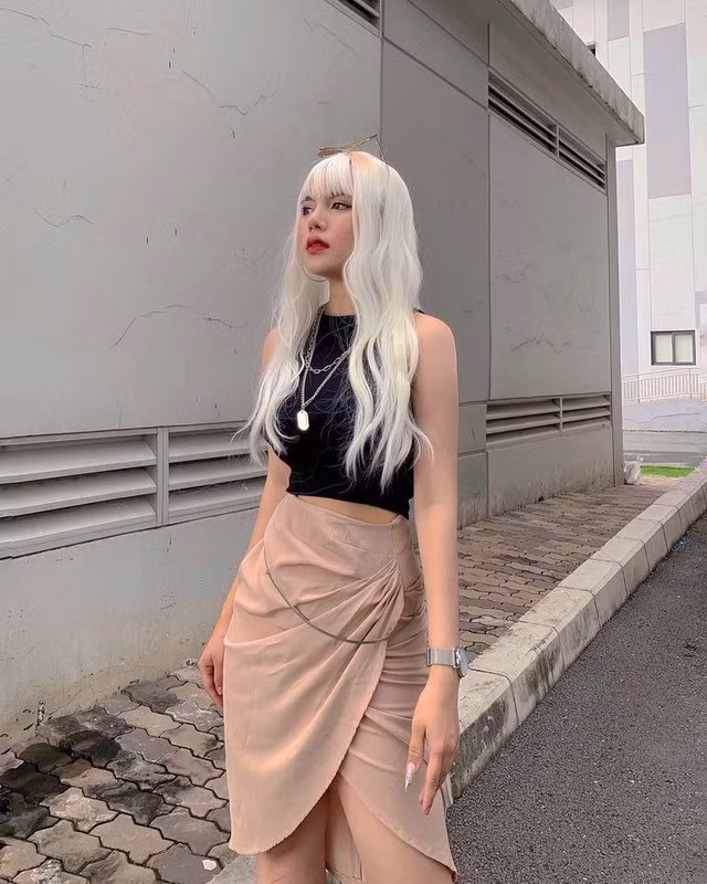 Khanh thường xuyên bị nhầm là hot girl lai bởi vì gương mặt mang nét đẹp lai Tây ấn tượng của cô.
