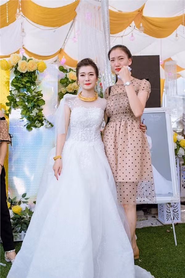Tương tự với khoảnh khắc trên, hai cô bạn thân Mai Hương và Thanh Hường cũng từng khiến mọi người ngưỡng mộ bởi có tình bạn đẹp như vậy.