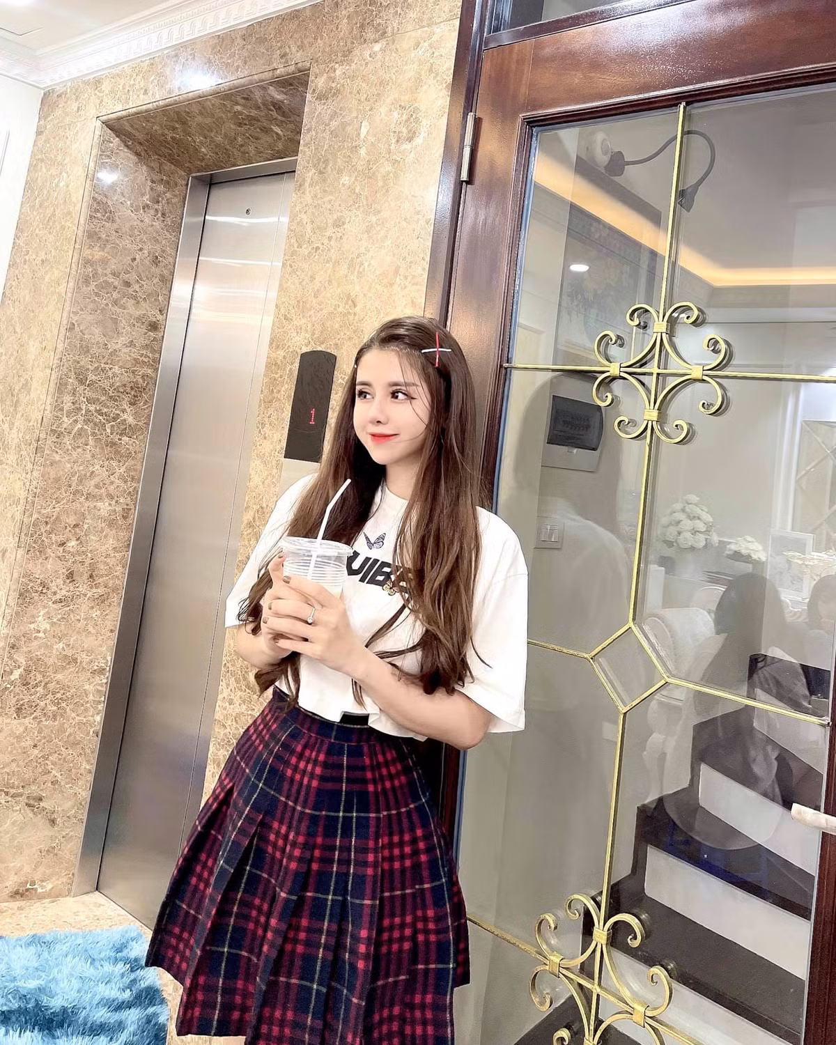 Sau khi ly hôn, hot girl trường Báo này gây chú ý khi liên tục đăng tải hình ảnh khoe sắc vóc xinh đẹp, nuột nà.
