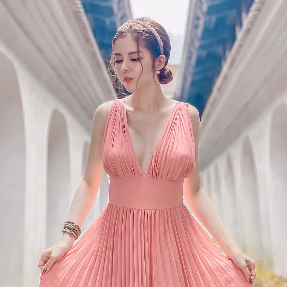 Nếu Huy Cung được biết đến là vlogger đình đám trong giới trẻ thì Mỹ Linh cũng hot không kém.