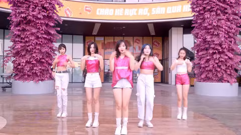 Nhờ vào giai điệu vui tươi, rộn ràng, nghe tới đâu muốn gật gù nhảy theo tới đó mà trào lưu này đã khiến hội Tiktoker cũng hưởng ứng "rần rần" theo. Ảnh: Tổng hợp