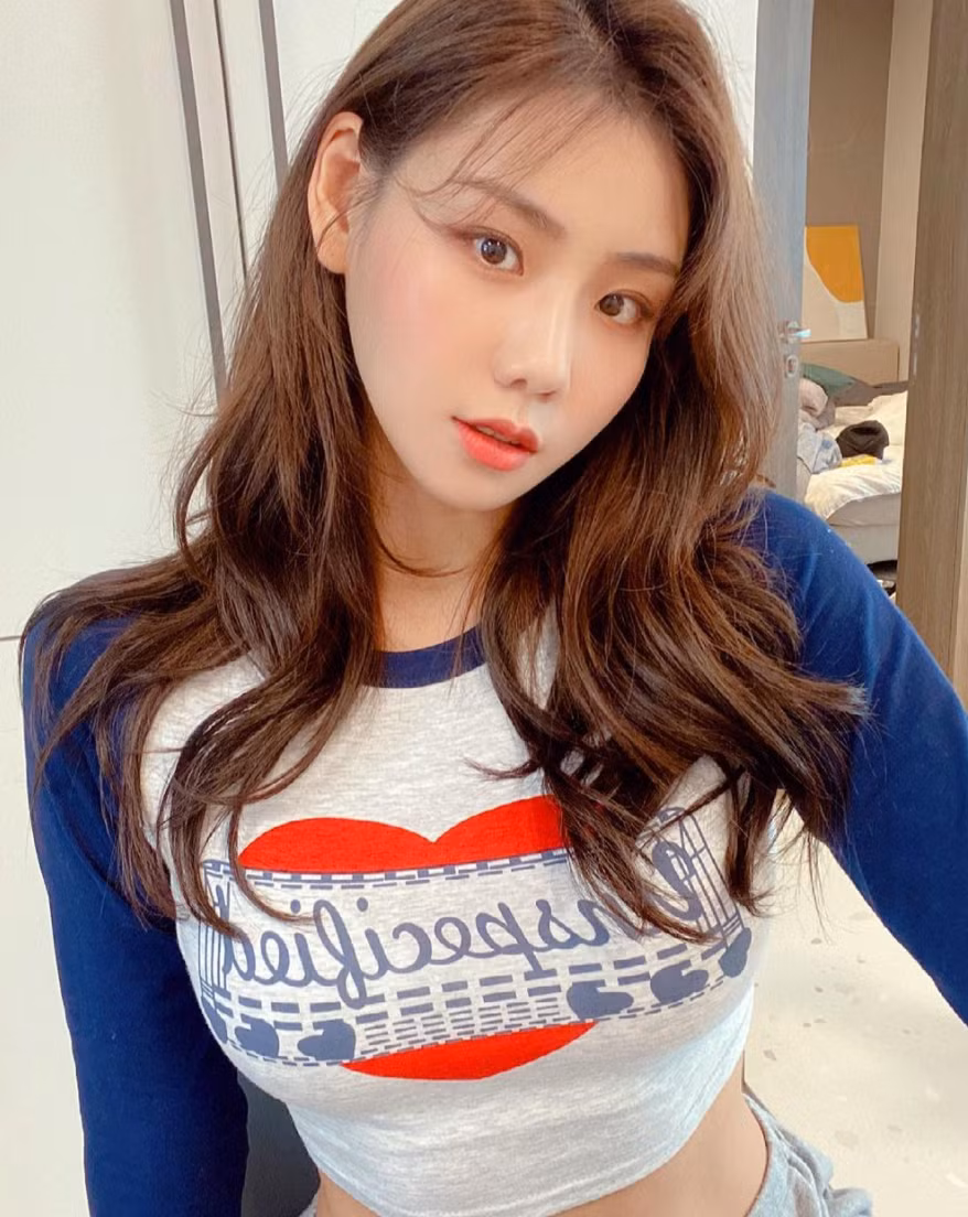 Dù khác xa nhiều người mẫu thông thường, thế nhưng, ở Boram lại nổi bật bởi sự tự tin và nét quyến rũ. Cô không ngại ngần khoe trọn vóc dáng bản thân và hạnh phúc với điều đó.