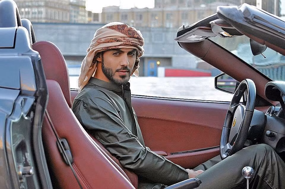 Vụt nổi lên từ câu chuyện bị trục xuất khỏi Arab Saudi vào năm 2013 vì quá điển trai, Omar trở thành một trong những "hiện tượng mạng" được quan tâm nhất tại nhiều nước, trong đó có Việt Nam.