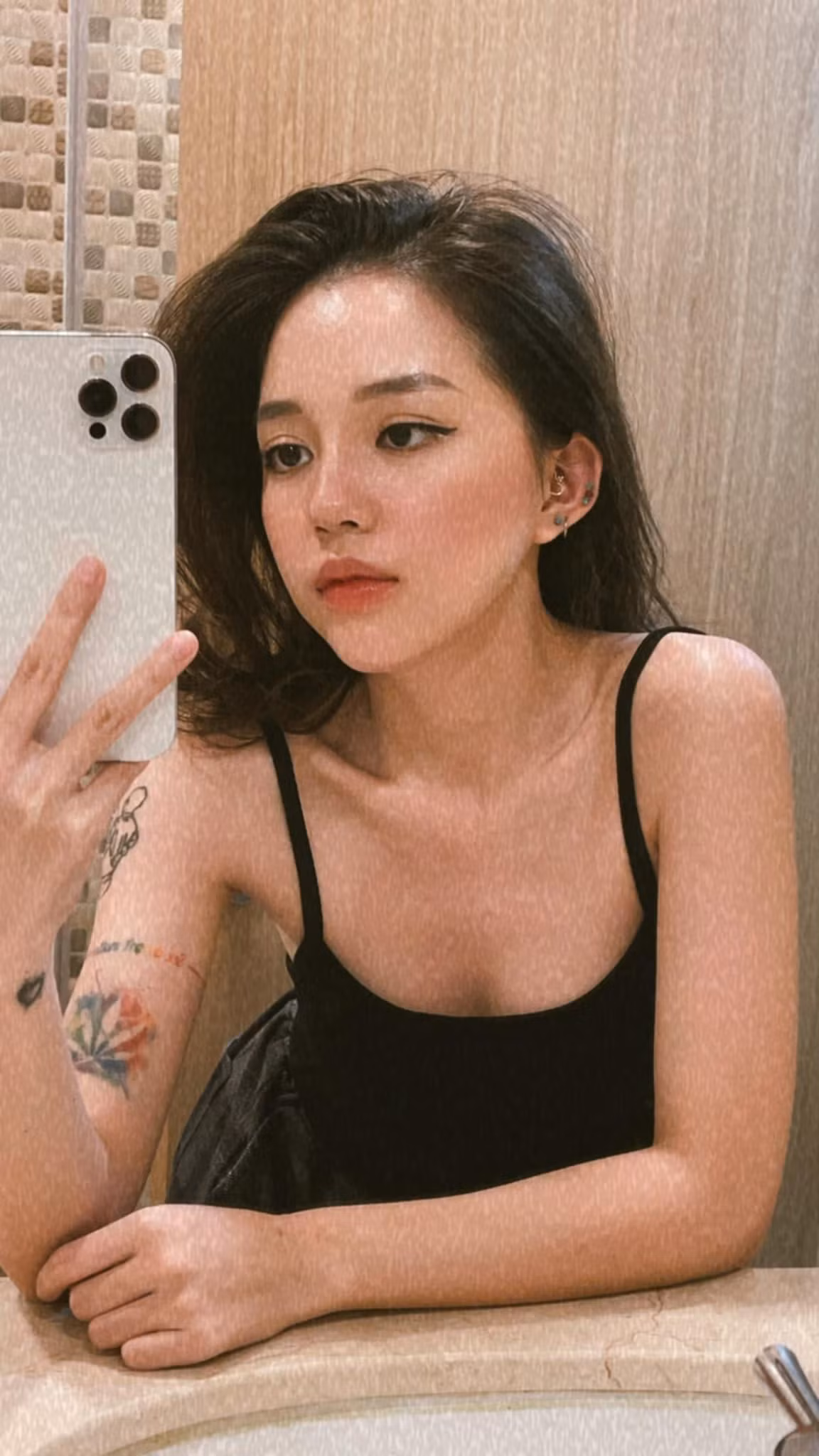 Thời trang cá tính, năng động của Linh Ngọc Đàm cũng là điểm cộng tạo nên sự khác biệt của nữ streamer này với nhiều streamer đình đám khác hiện nay. Ảnh: FBNV