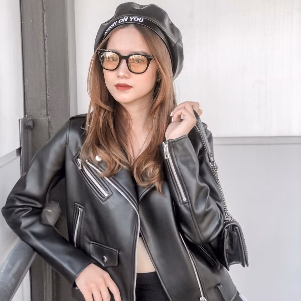 Dù chỉ trang điểm nhẹ nhàng, Khánh Vân vẫn xinh đẹp và rạng ngời không khác gì thế hệ hot girl bấy giờ. Ảnh: FBNV