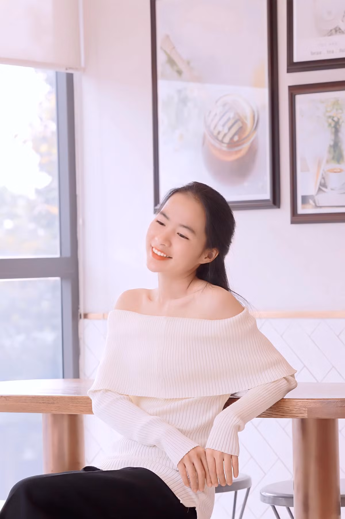 Minh Hương thường nhận được khá nhiều lời mời làm mẫu ảnh nhờ sở hữu ngoại hình xinh đẹp.